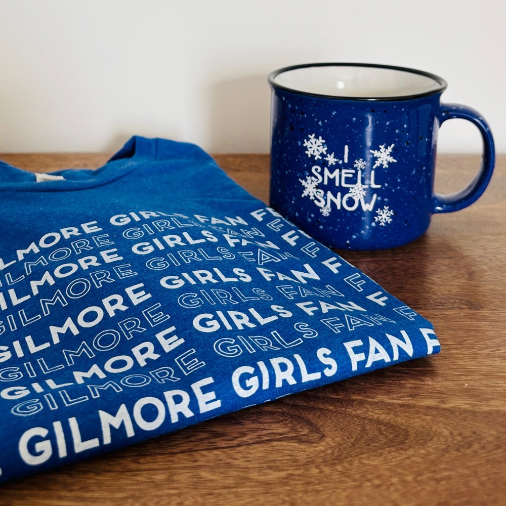 Gilmore Girls I Smell Snow Mug & Fan Fest T-Shirt